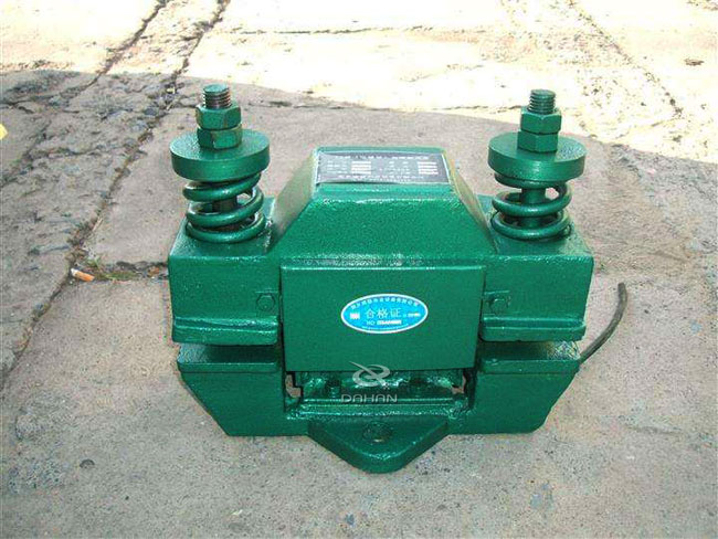 <b>电磁仓壁振动器</b>